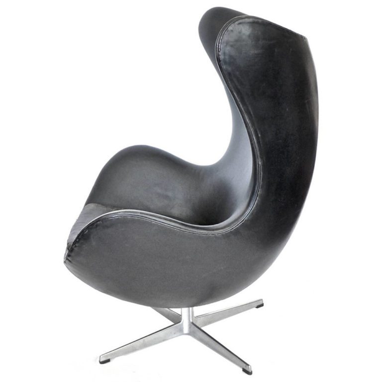 Early Black Leather Egg Chair & Ottoman Arne Jacobsen | TFTM Melrose